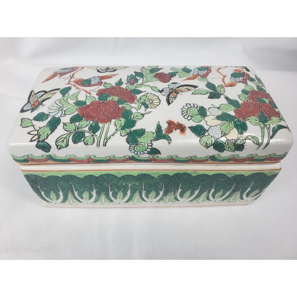 Antique Chinese Canton Porcelain Box & Cover Hand Painted - China 19th Century